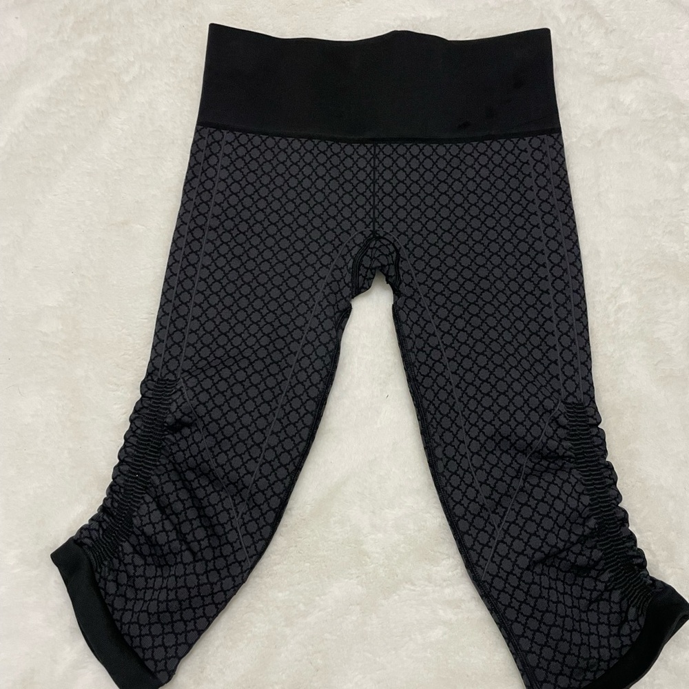 Lululemon IN THE FLOW CROP II Black Gray ruched